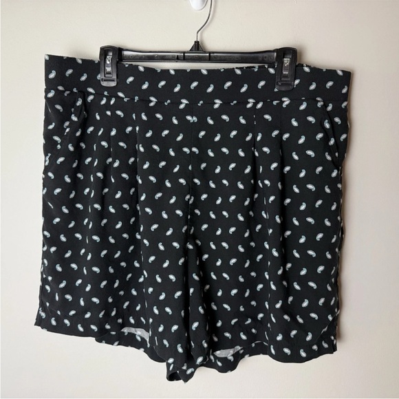 Torrid Women's Challis Short Plus Size 2X Pull On Side Pockets Paisley Black - Picture 2 of 5